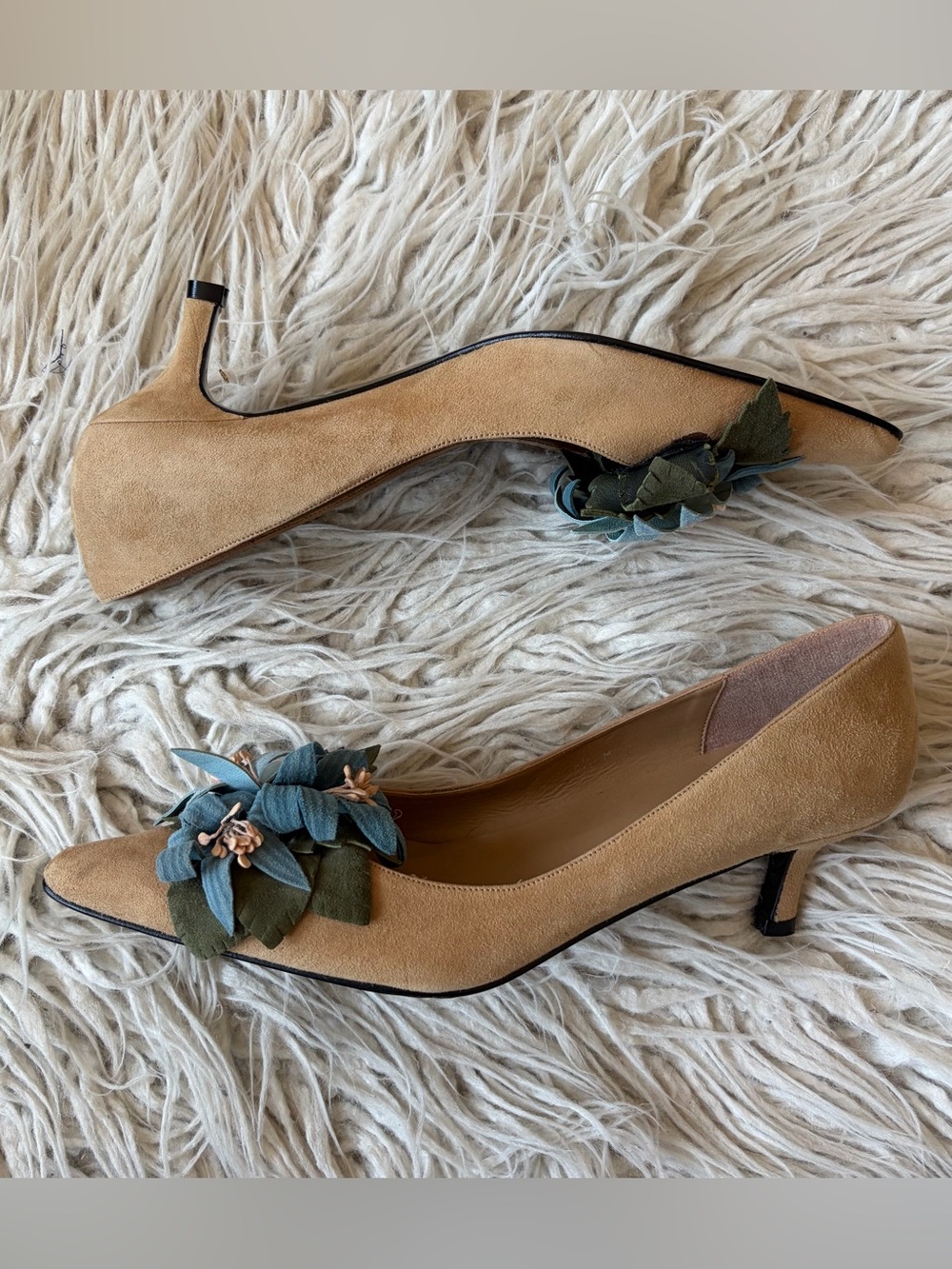 Zalo Suede Pointed Toe Floral Accents Tan Brown Pump High Heels Shoes Size 8.5M - Picture 2 of 9